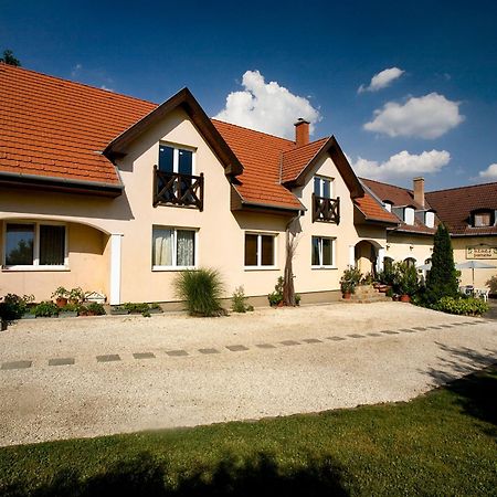 Keszi Panzió Budakeszi Exterior foto