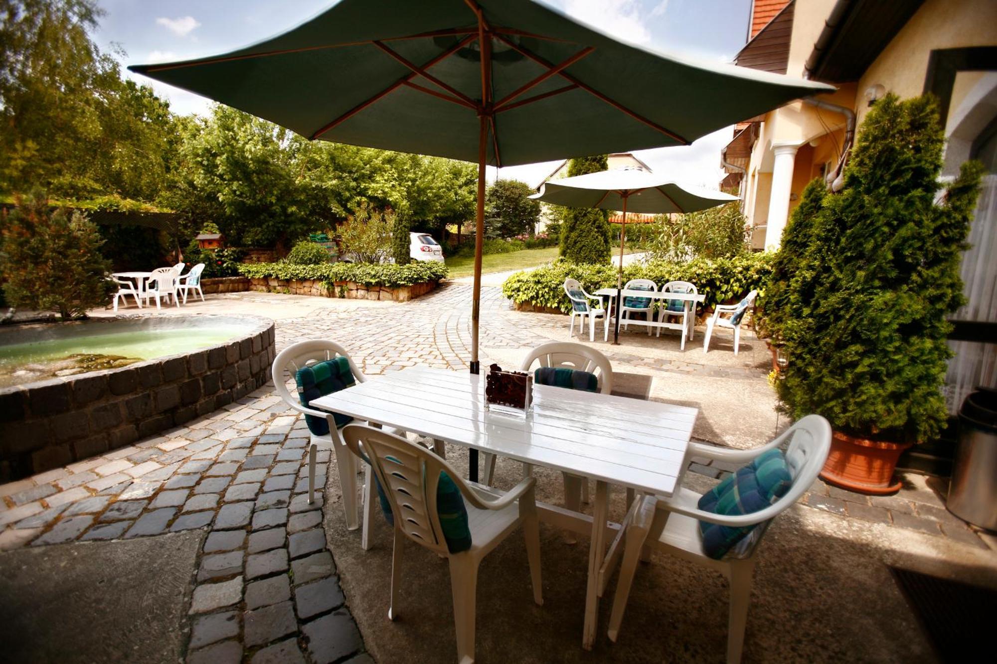 Keszi Panzió Budakeszi Exterior foto