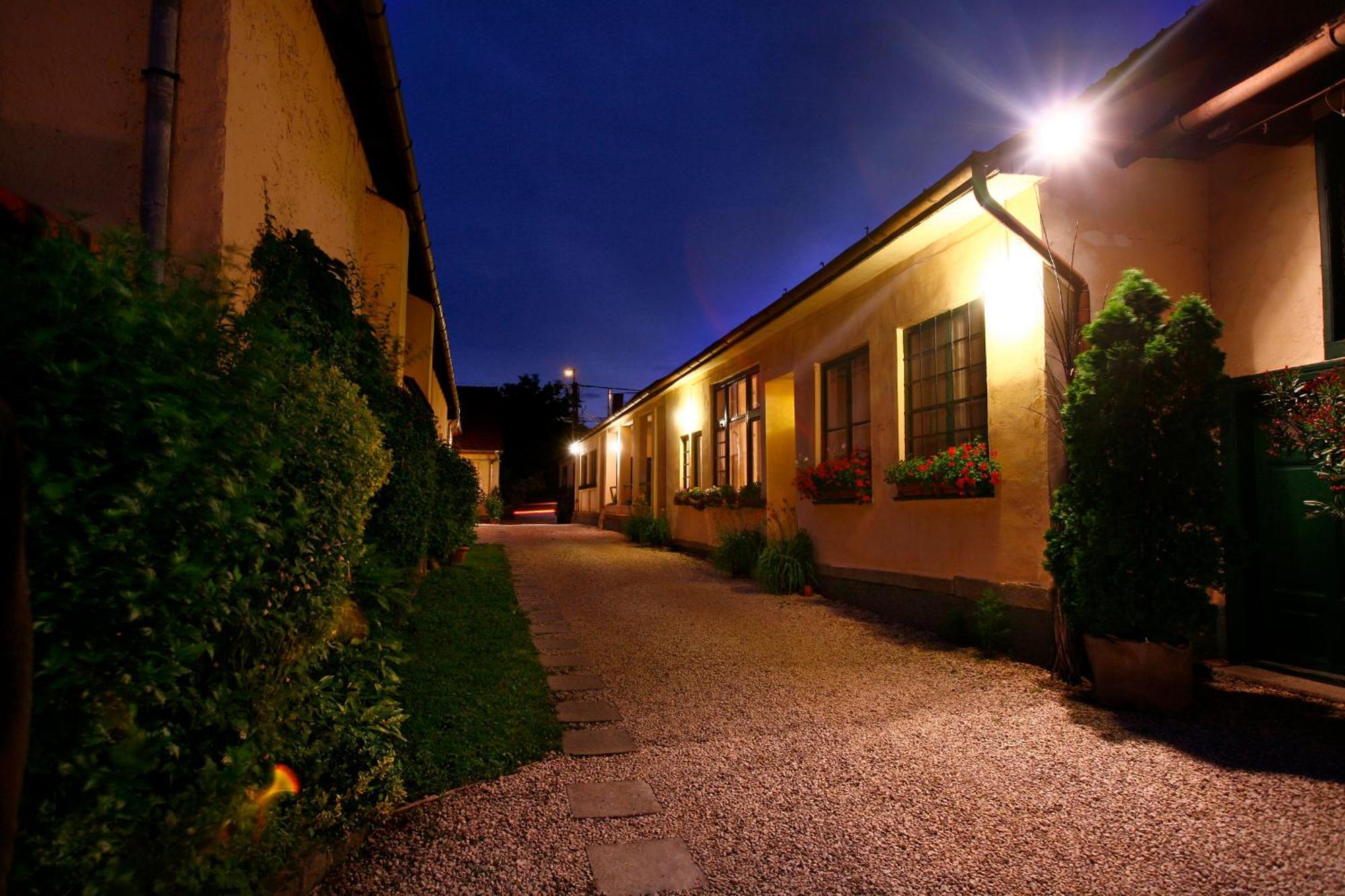 Keszi Panzió Budakeszi Exterior foto