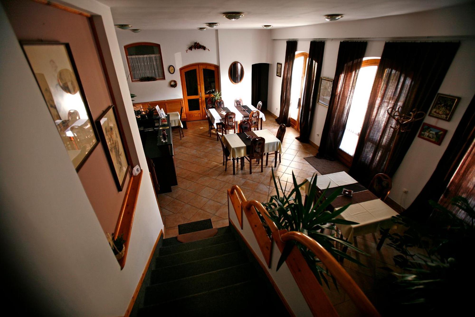 Keszi Panzió Budakeszi Exterior foto