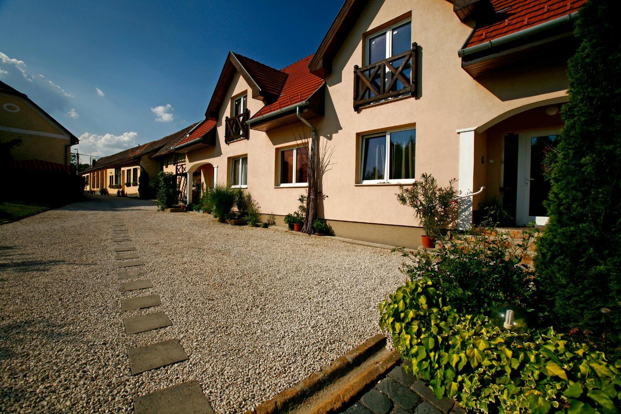 Keszi Panzió Budakeszi Exterior foto