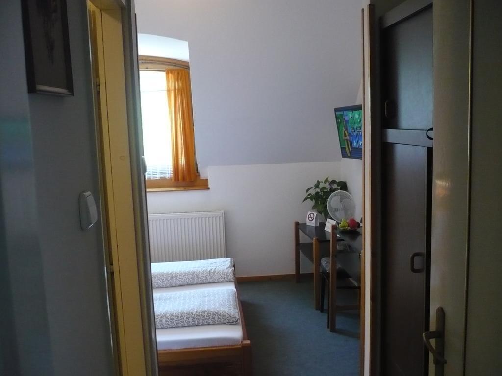 Keszi Panzió Budakeszi Exterior foto