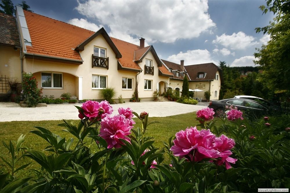 Keszi Panzió Budakeszi Exterior foto
